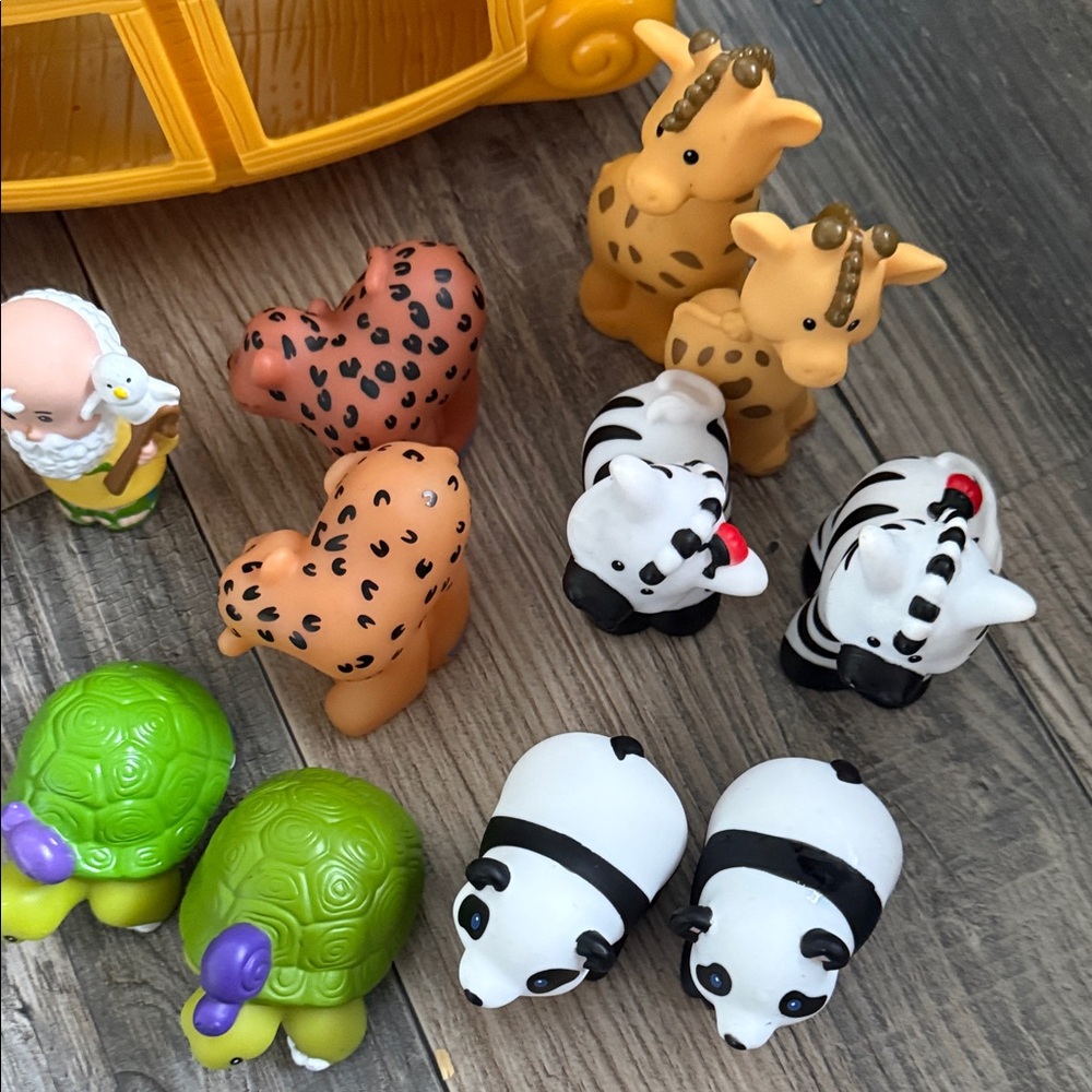 Noah’s Ark Fisher Price set - Picture 2 of 3